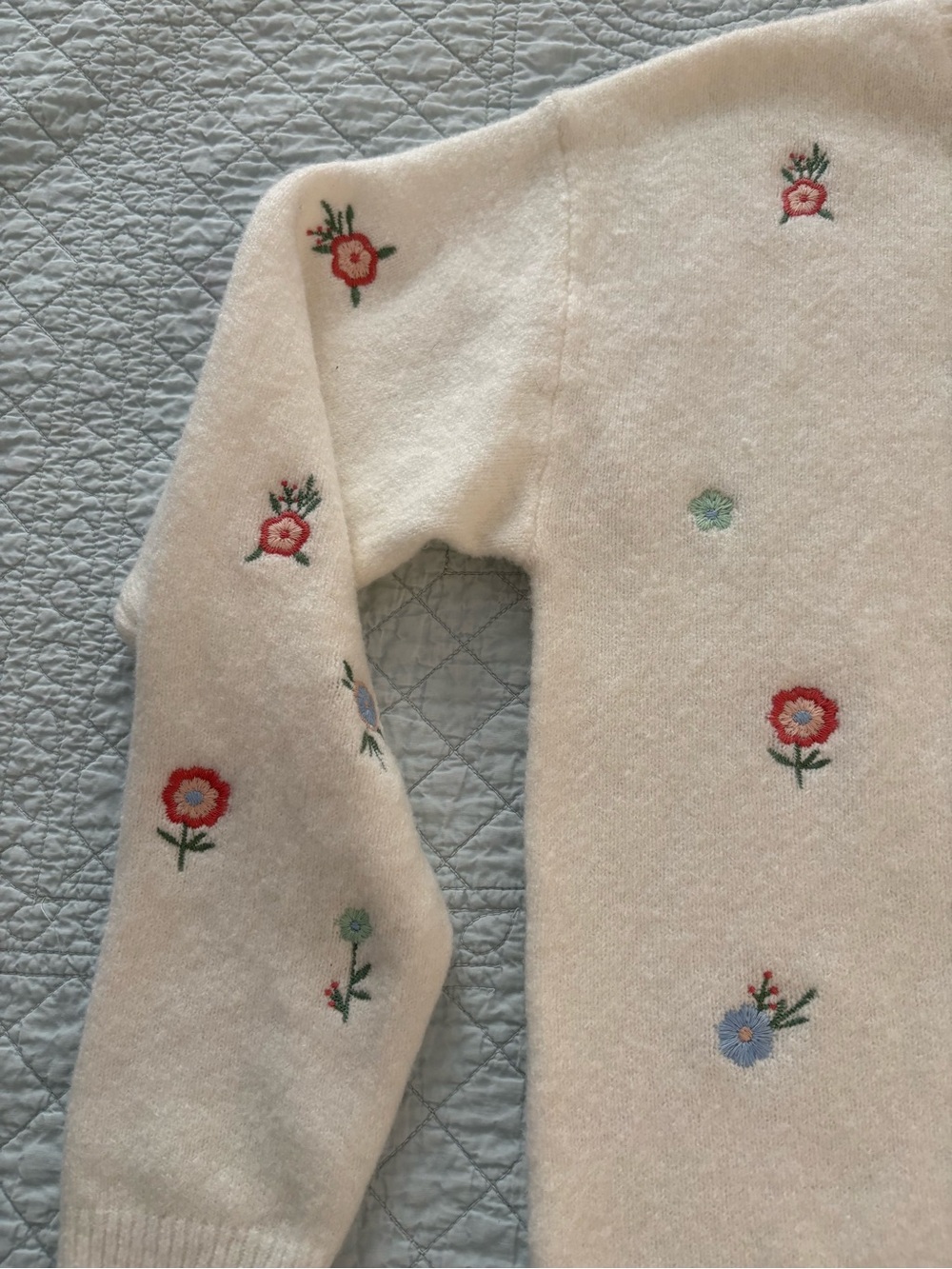 Francesca’s Judy crew neck embroidered sweater. Size medium. NWT - Picture 5 of 11